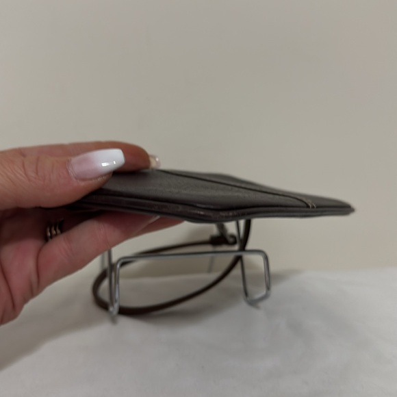 Coach vintage “Chelsea” brown pebbled leather wristlet - Picture 5 of 9